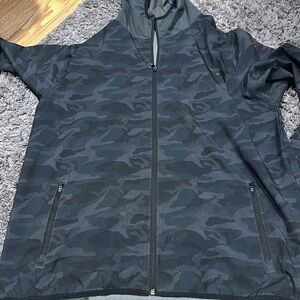 High quality, great condition, light weight Vuori jacket